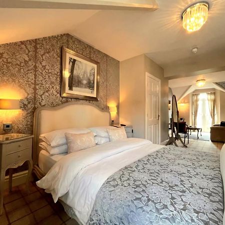 Bowness Bay Suites (Adults Only) Екстериор снимка